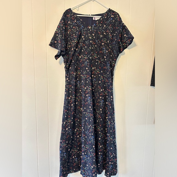 DM Fashion Dresses & Skirts - DM Fashion floral long dress, size XLarge, so cute for the fall!